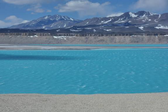 A incrível cor da Laguna Verde, no lado chileno do Paso San Francisco, passagem andina entre Argentina e Chile